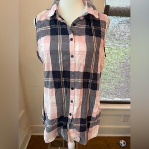 ES Styles Authentic Streetwear. Women’s Plaid Sleeveless Button down. small.